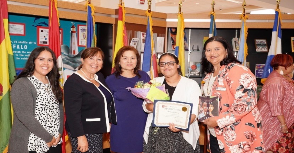 Manalis receives a scholarship